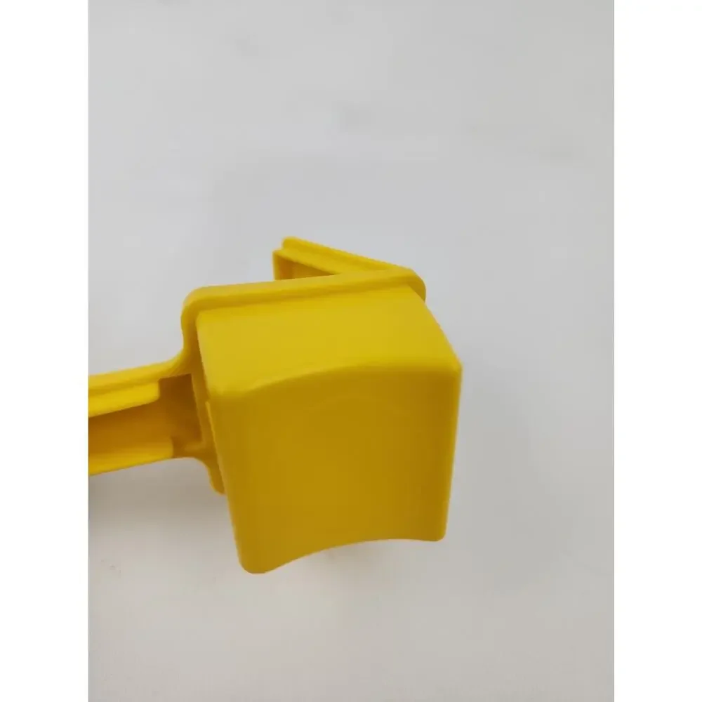 Vintage Tupperware #1465 Yellow Corn Cob Butter Spreader Built In Salt Shaker